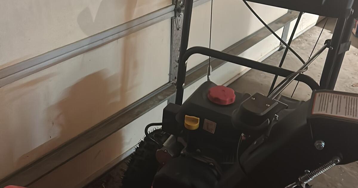 Snow blower for 500 in Bismarck, ND For Sale & Free — Nextdoor