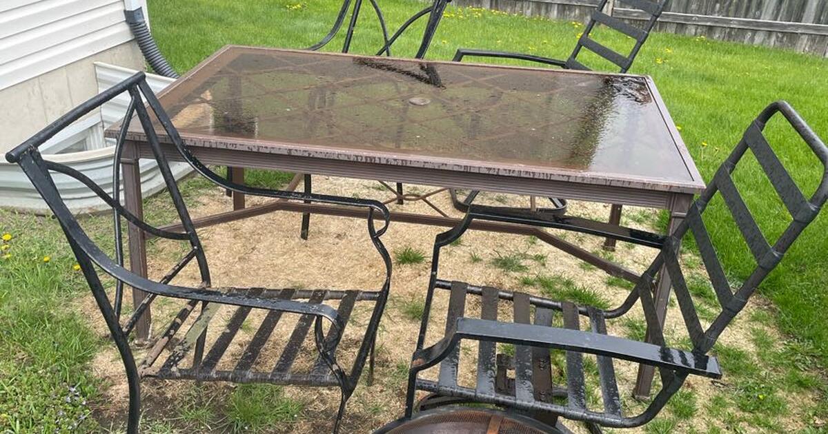 Table and chairs for 40 in Joliet, IL Finds — Nextdoor