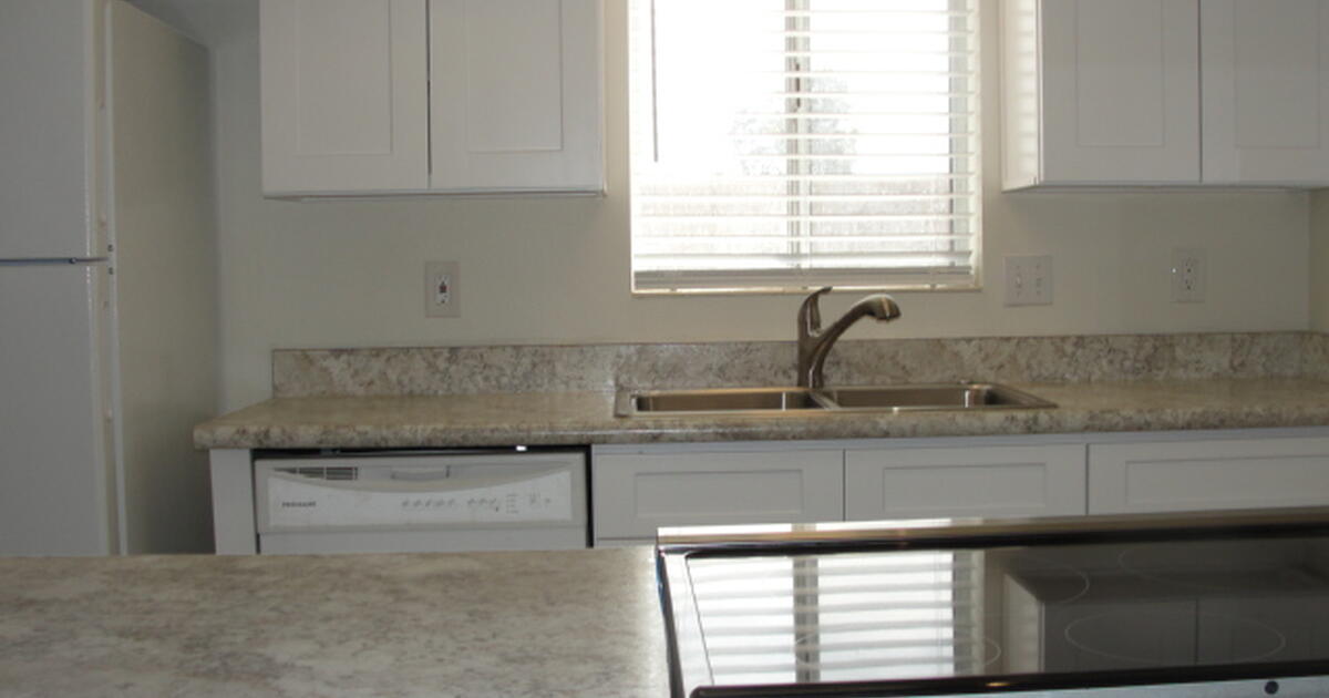 For Rent 2 Bedroom/1.5 Bath/2Story Mesa Duplex w/Private Rear Yard