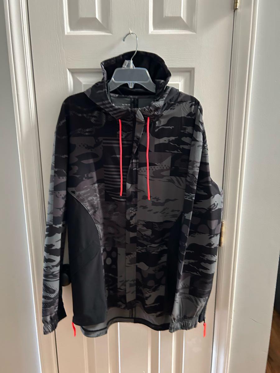 Under Armour Hooded Light Jacket/Windbreaker XL