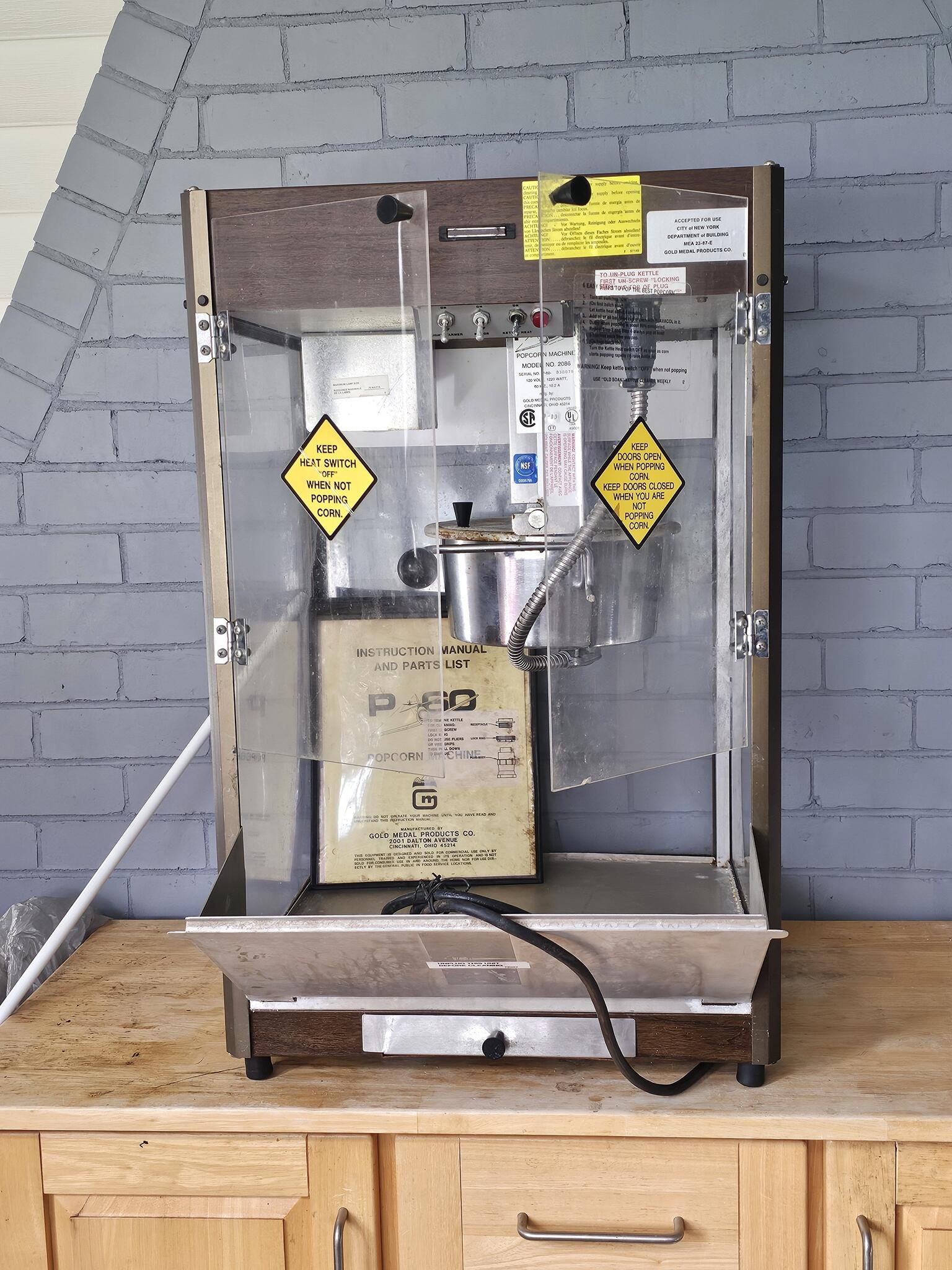 Vintage Gold Medal P60 2086 Theater Popcorn Machine for 400 in Warwick