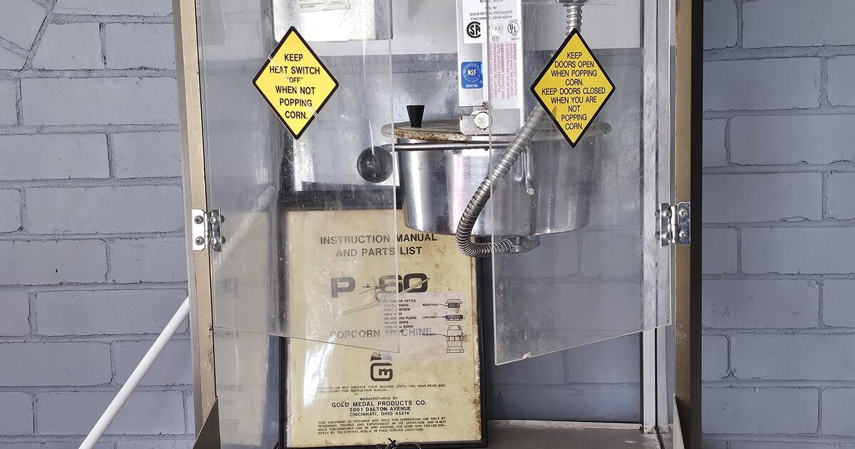 Vintage Gold Medal P60 2086 Theater Popcorn Machine for 400 in Warwick