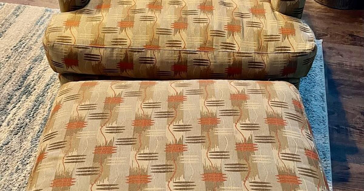 (PENDING)Comfy Chair with Ottoman for $60 in Franklin, MI | For Sale ...