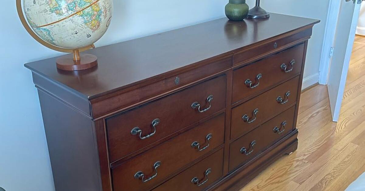 Queen Bedroom set (4 piece) WITH mattress for 700 in Roanoke, VA For Sale & Free — Nextdoor