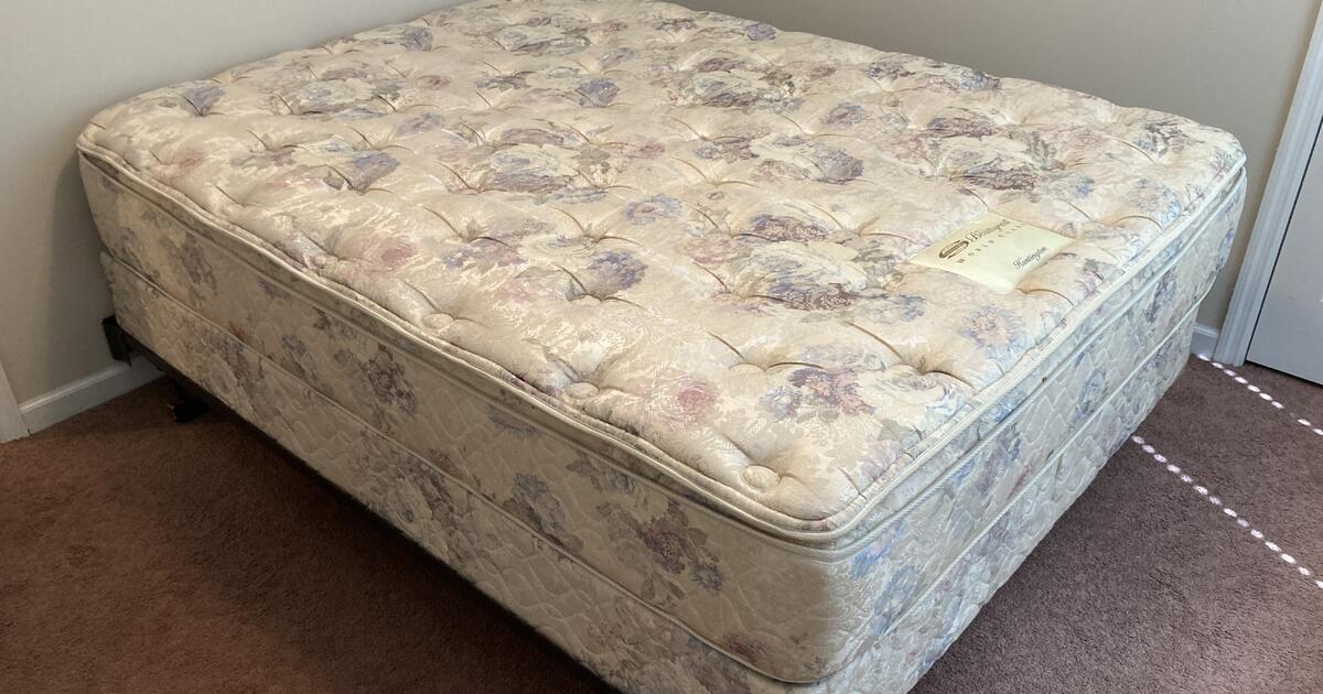 Simmons Beautyrest Queen Pillow Top Mattress, Box Springs, & Frame for