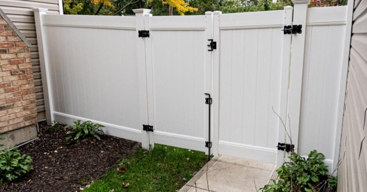 Privacy fence installation for Free in Louisville, KY For Sale & Free
