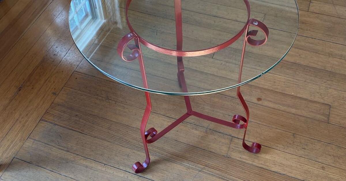 Plant stand/small glass top table for 15 in Colorado Springs, CO For