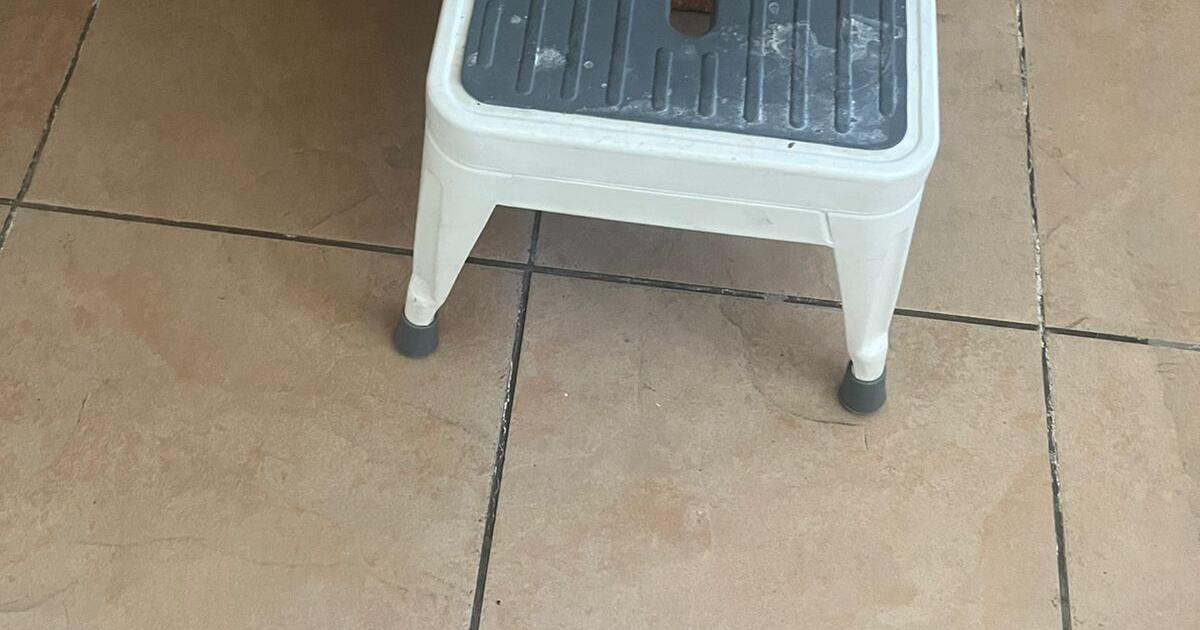 Step stools for sale 5 each for 5 in tucson az for sale free