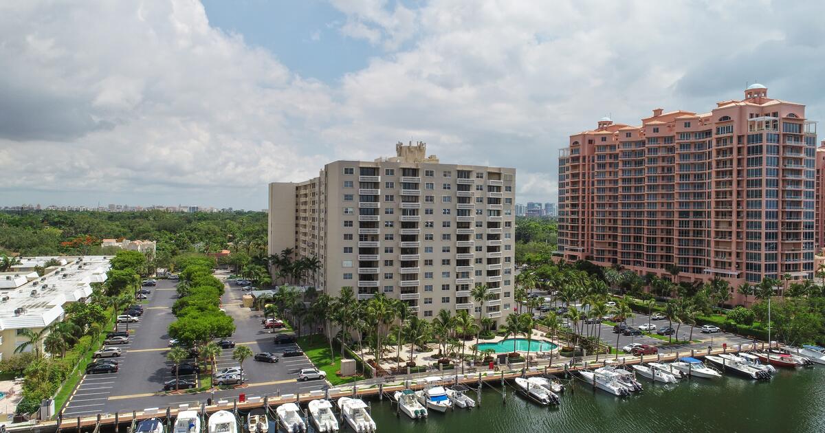 Illustration of Penthouse With Direct Water View