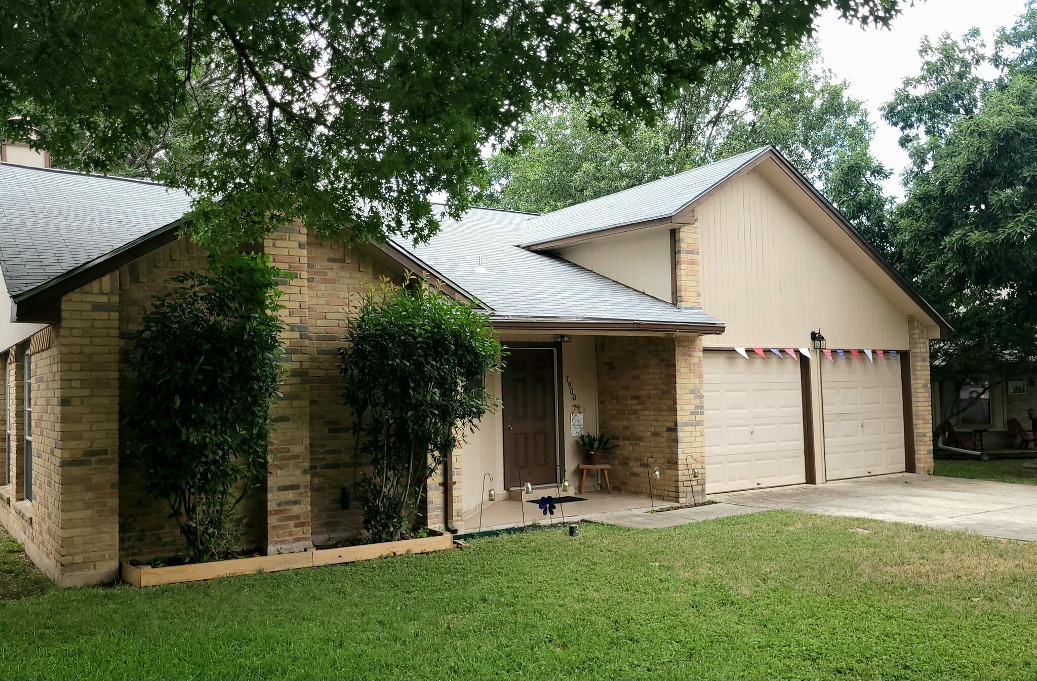 3 Bed/ 2 Bath House In Woodcrest,Subdivision for 255000 in Live Oak