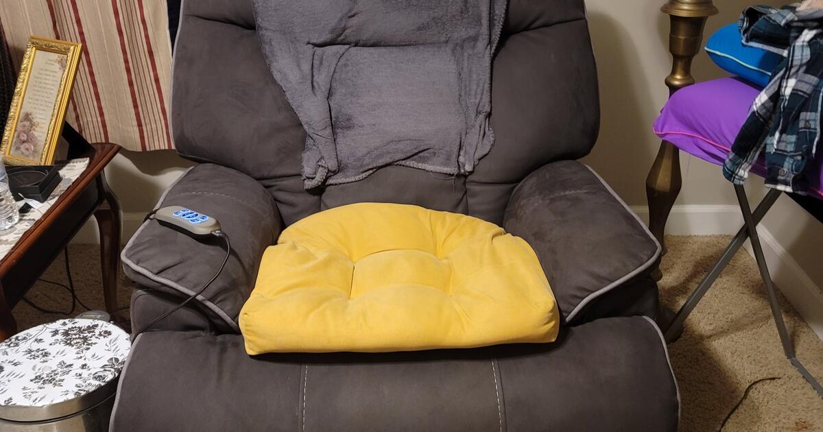 Sleeper chair for 200 in Lavonia, GA For Sale & Free — Nextdoor