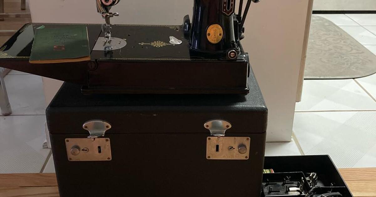 Vintage SINGER Portable 221 Sewing Machine for 415 in Hartsdale, NY