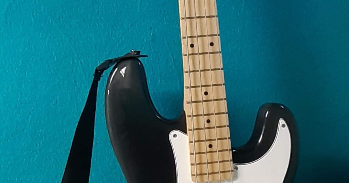 Beginner Bass guitar w/ amp for 75 in Monkton, MD For Sale & Free