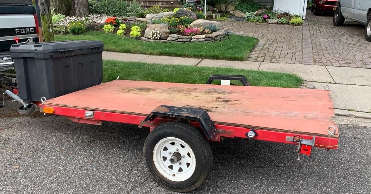 Tilt bed trailer for 550 in East Northport, NY For Sale & Free