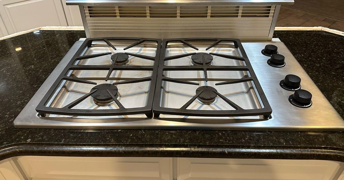 Dacor Gas Cooktop w/ PopUp Vent for 250 in St. Louis, MO Finds