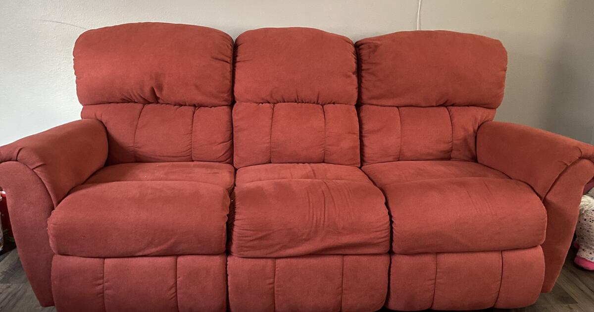 Lazboy Brand Electric Dual Reclining Couch with USB Ports for 500 in Camby, IN Finds — Nextdoor
