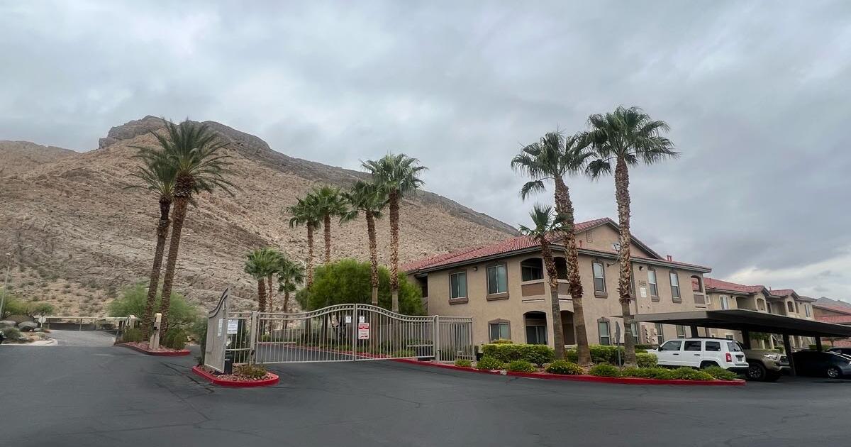 Rental 3 bedroom 2 bathroom gated complex Summerlin area for 1498 in