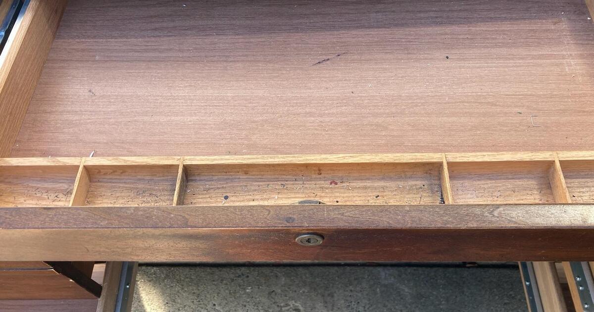 Desk for Free in Sacramento, CA For Sale & Free — Nextdoor