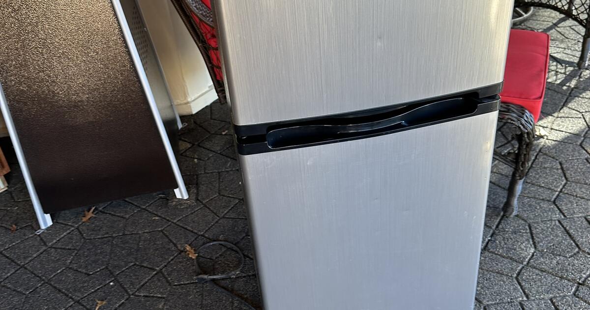 Refrigerator Freezer for Free in Louisville, KY For Sale & Free