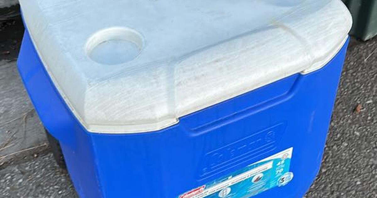 Pottery barn “Anywhere” Chairs and cooler for Free in Lakewood, CA