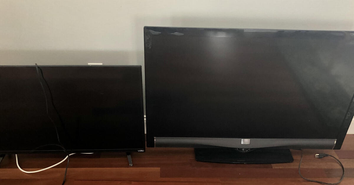 2-vizio-flat-screen-tvs-and-1-free-vizio-remote-control-amazon-sells