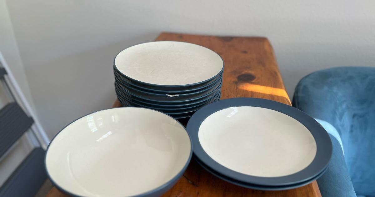 Noritake Colorwave Dinner Set— 8 Plates, 2 shallow bowls, and 1 large