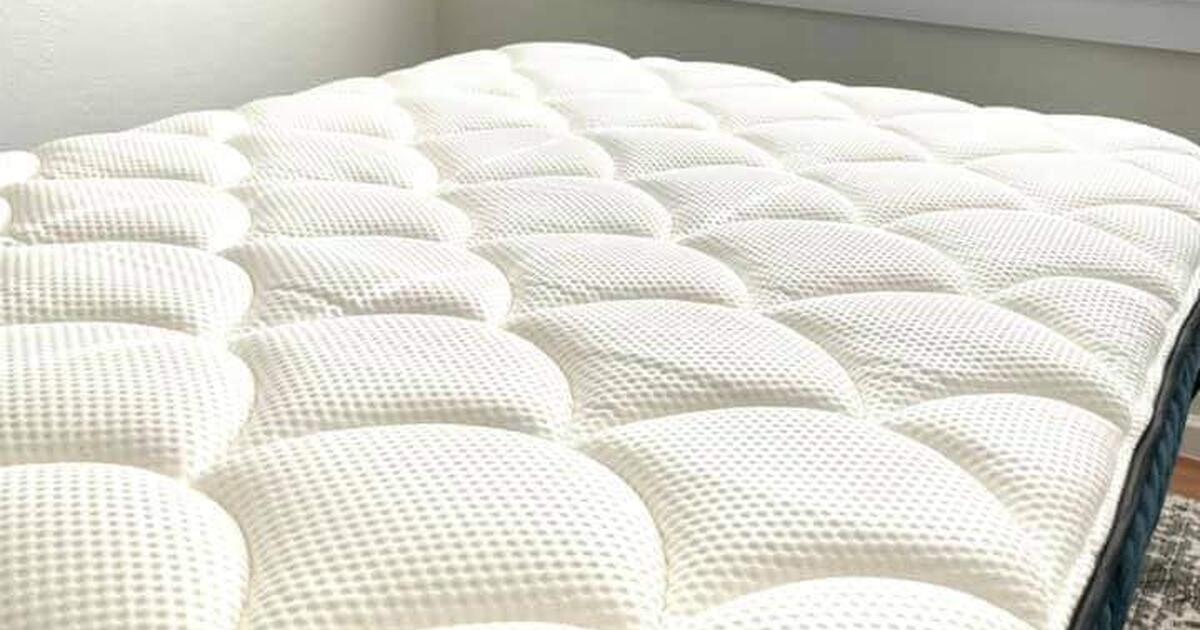 Like New, DreamCloud Original, Twin Size Mattress (MedFirm) for 250