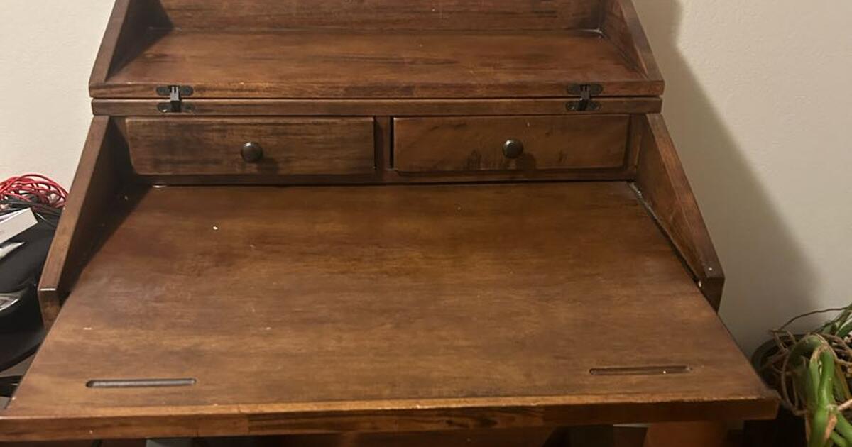 World Market Desk for 105 in Oakland, CA Finds — Nextdoor