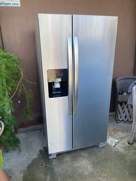 Whirlpool Refrigerator For Free In Oxnard, CA