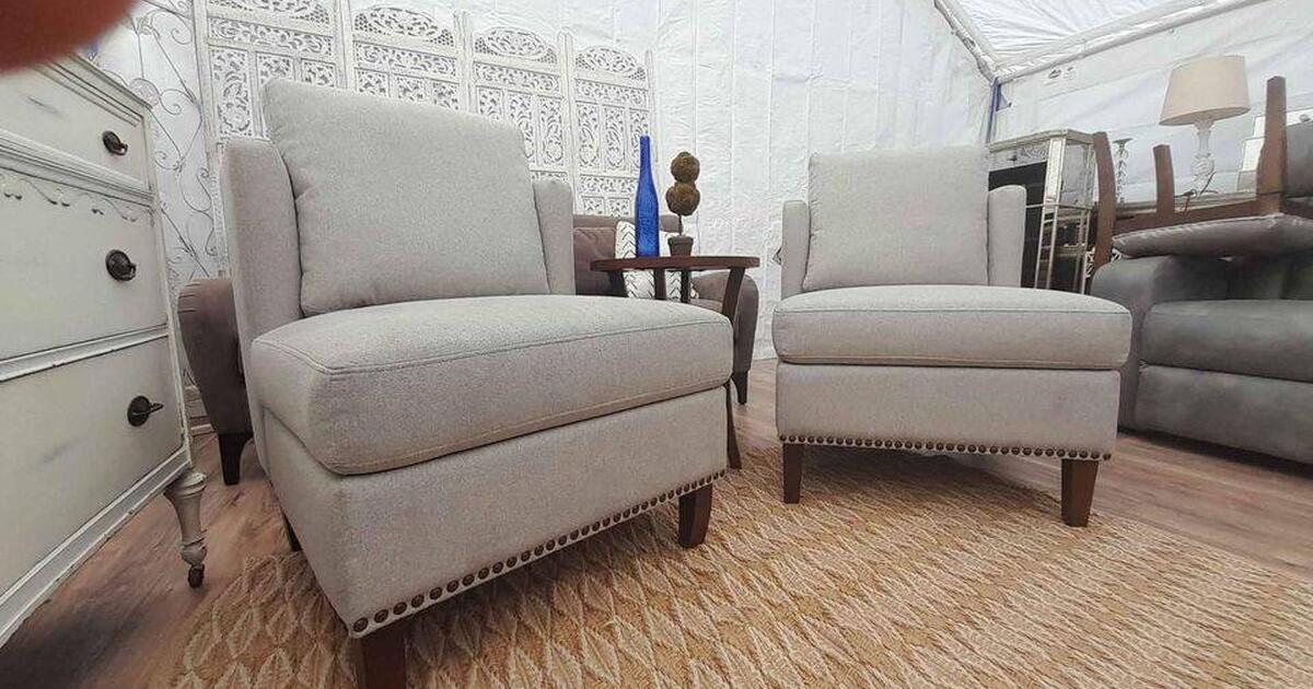 Thomasville Arlo 3piece Fabric Chairs & Accent Table Set for 225 in