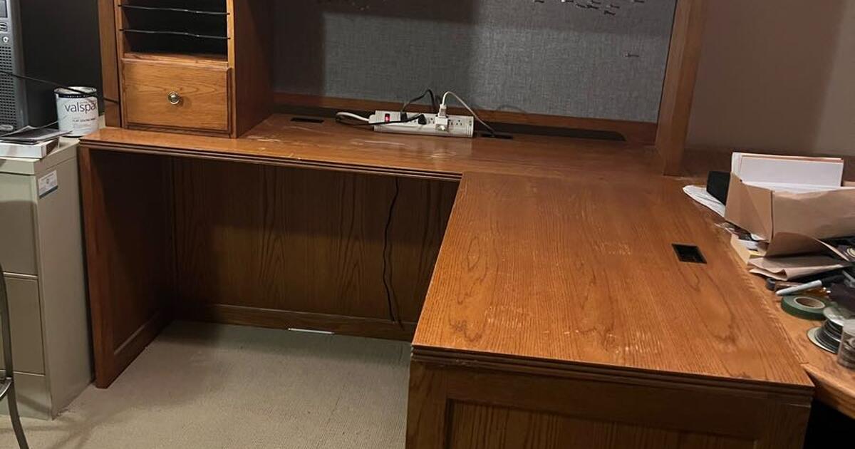 Home Office Desk and Hutch for 100 in Dublin, OH For Sale & Free