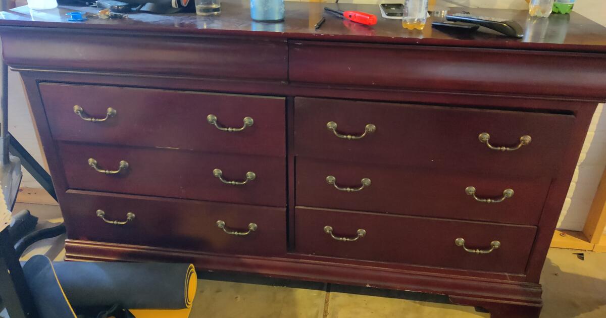 Moving Sale furniture all must go for 1 in Valdosta, GA For Sale