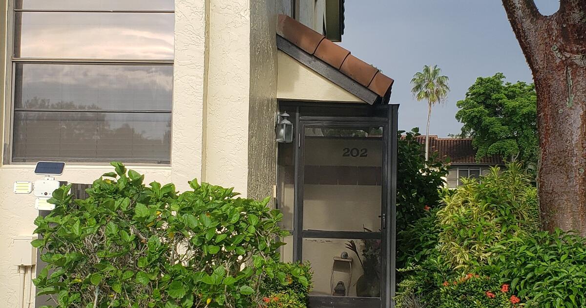 Palm Chase Lakes Town Home In Boynton Beach for 252000 in Boynton