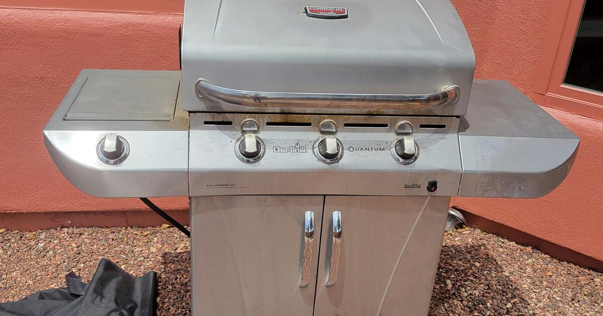 CharBroil Quantum 3 burner infrared BBQ for 25 in Prescott Valley, AZ