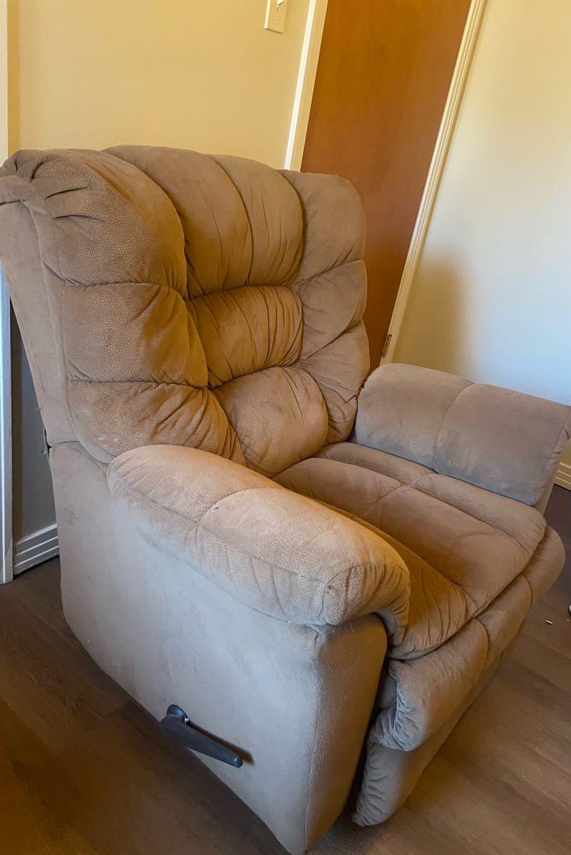Recliner for 90 in Monroe, LA For Sale & Free — Nextdoor
