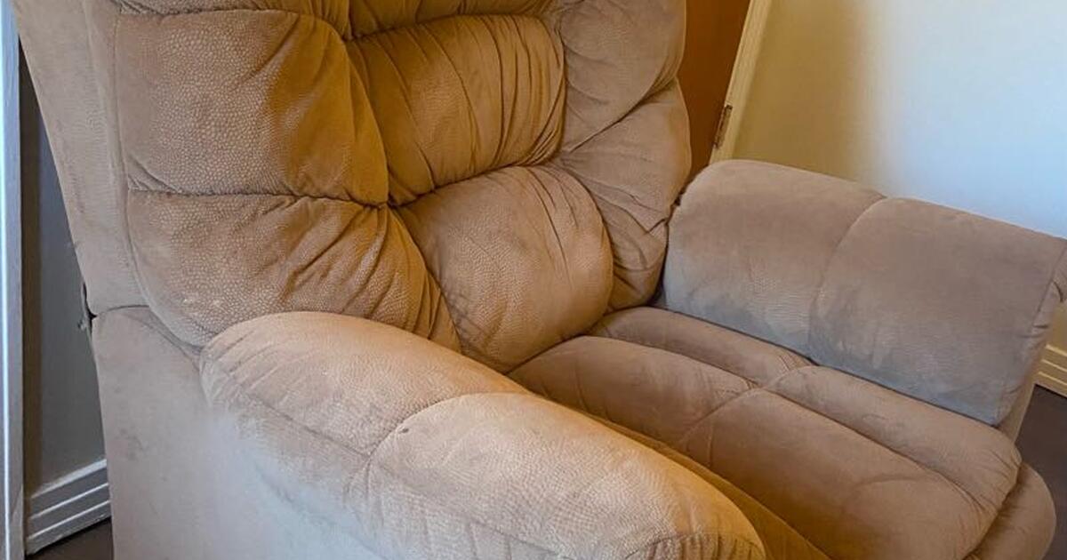 Recliner for 90 in Monroe, LA For Sale & Free — Nextdoor