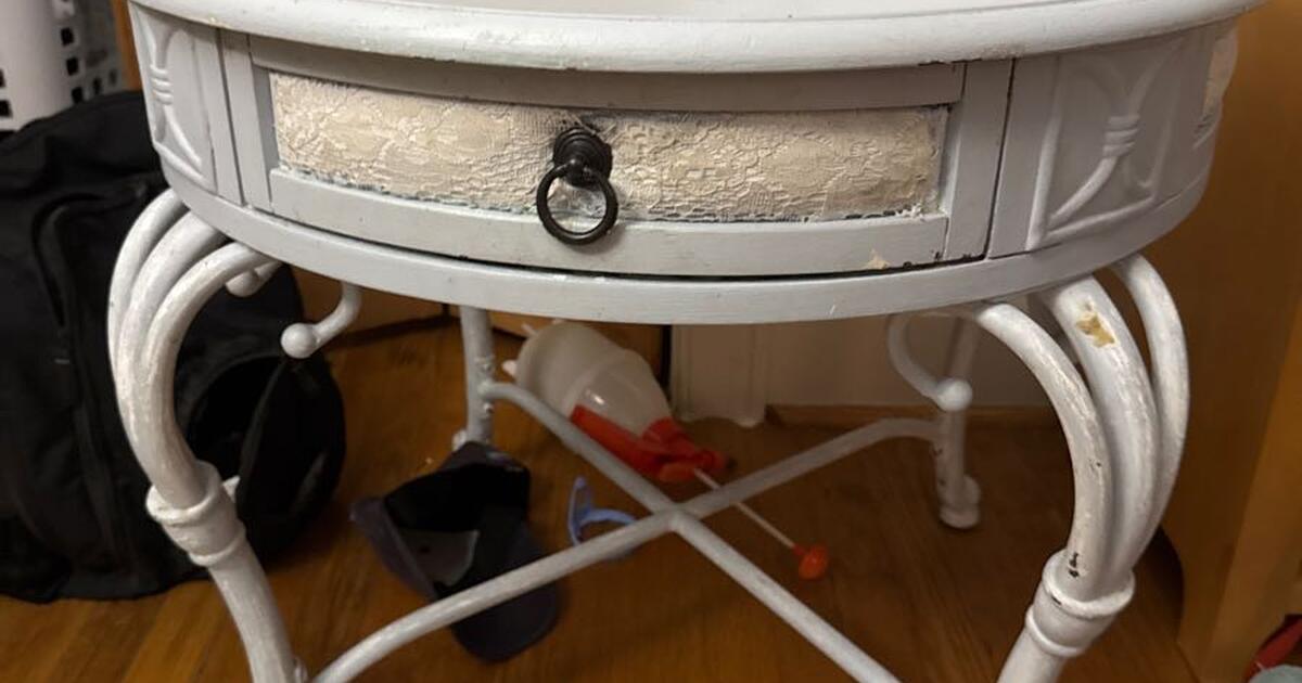 round-white-side-table-for-free-in-portsmouth-va-for-sale-free