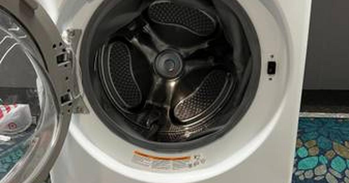 LG FrontLoad 4.5 cubic foot washing machine small leak for 100 in Mayfield Village, OH