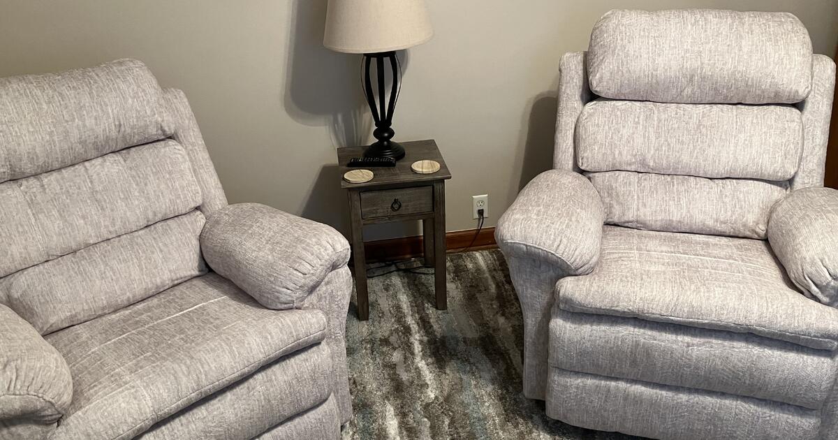 NEW PRICE ! 2 Recliners light tan and white for 900 in Indianapolis