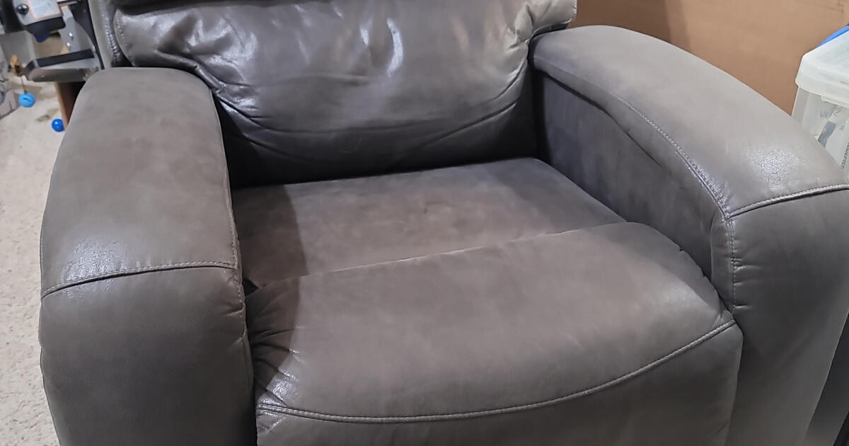 Recliner for 150 in Baton Rouge, LA For Sale & Free — Nextdoor