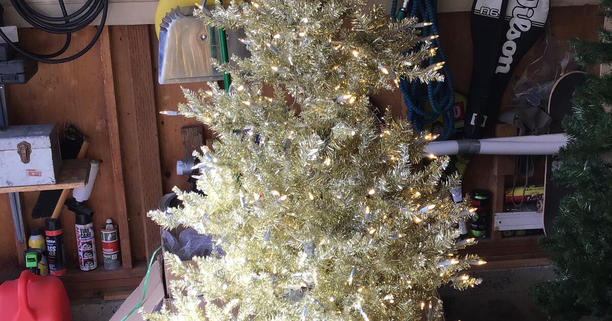 Gold Metal Christmas Tree 6.5ft for 90 in Richland, WA For Sale