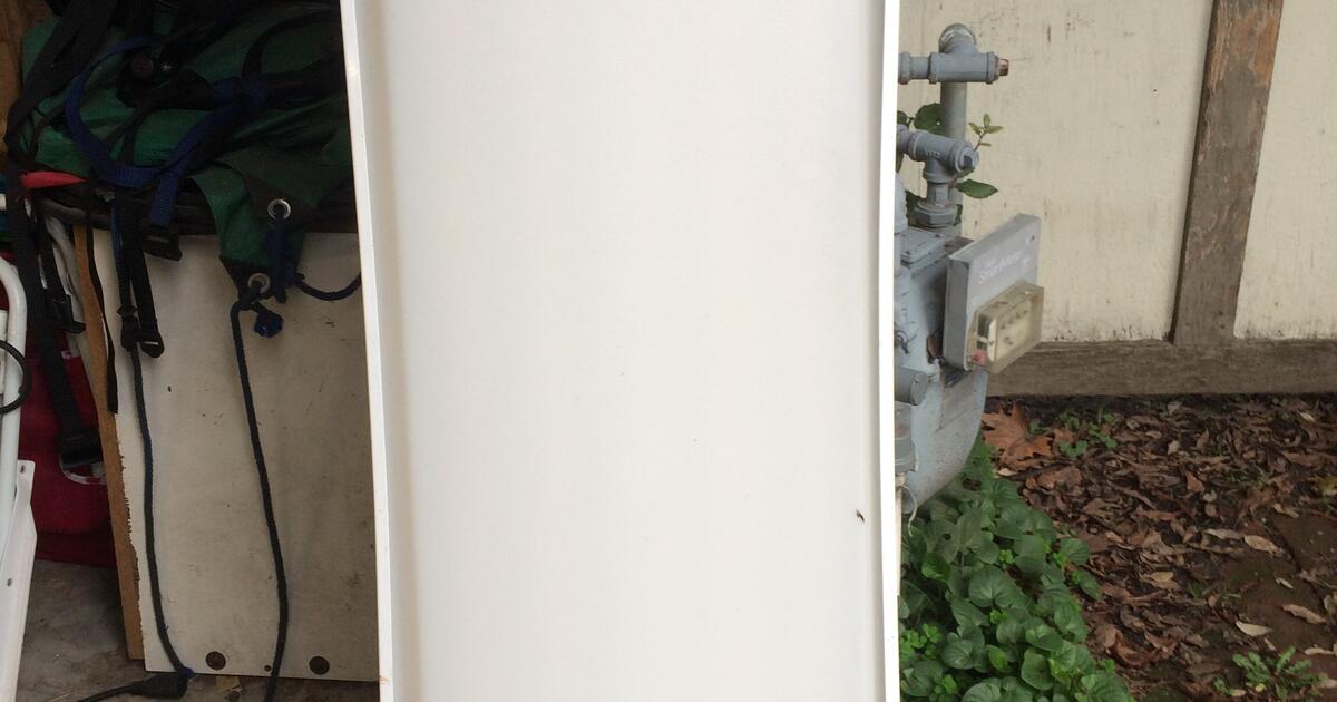 STILL AVAILABLEFour 4 foot tube Fluorescent Ceiling FixtureWorks