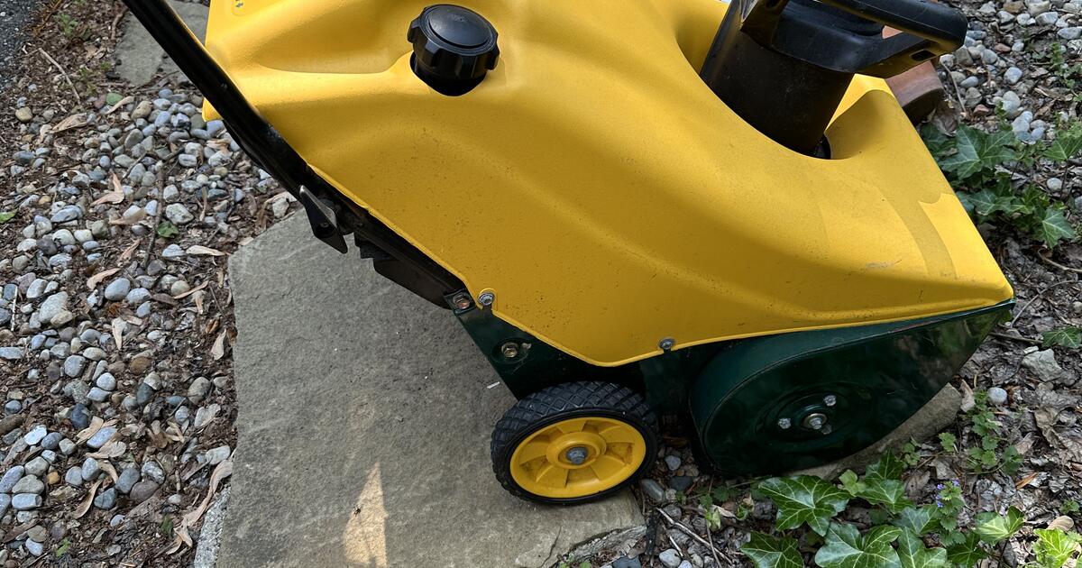 Snow Blower (won’t start) Yardman single stage for Free in Ann Arbor