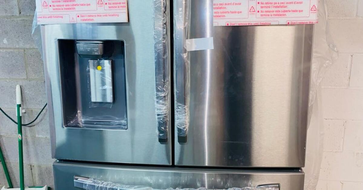 New Samsung French door Refrigerator for Free in Albuquerque, NM