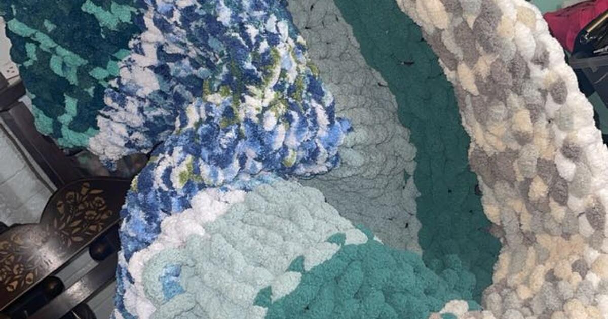 Chunky yarn blankets with a purpose for 100 in Fall City, WA For