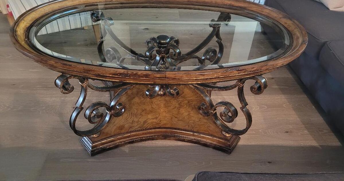 Marge Carson Coffee Table for 350 in Los Alamitos, CA For Sale