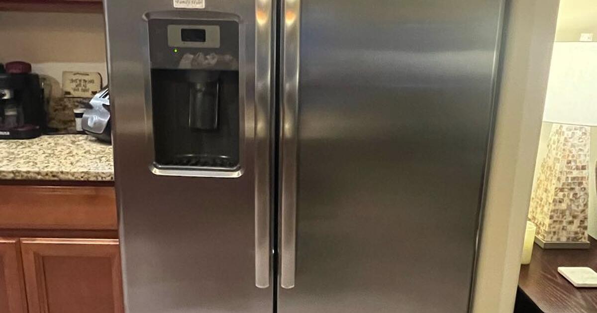 Used GE 25.3 Cu. Ft. SideBy Side Stainless Steel Refrigerator Model GSS25GSHBCSS. for 200 in