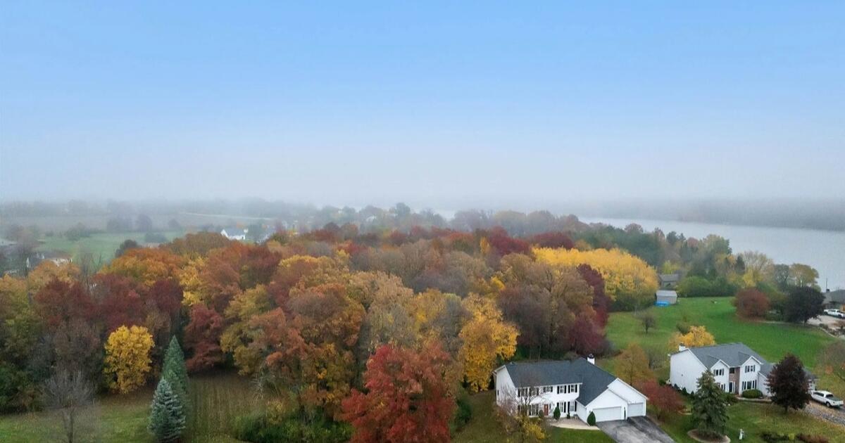 West De Pere house 1.99 acres for 459900 in De Pere, WI For Sale