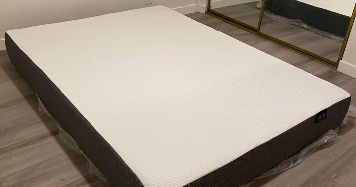 Queen memory foam mattress for 100 in La Quinta, CA For Sale & Free