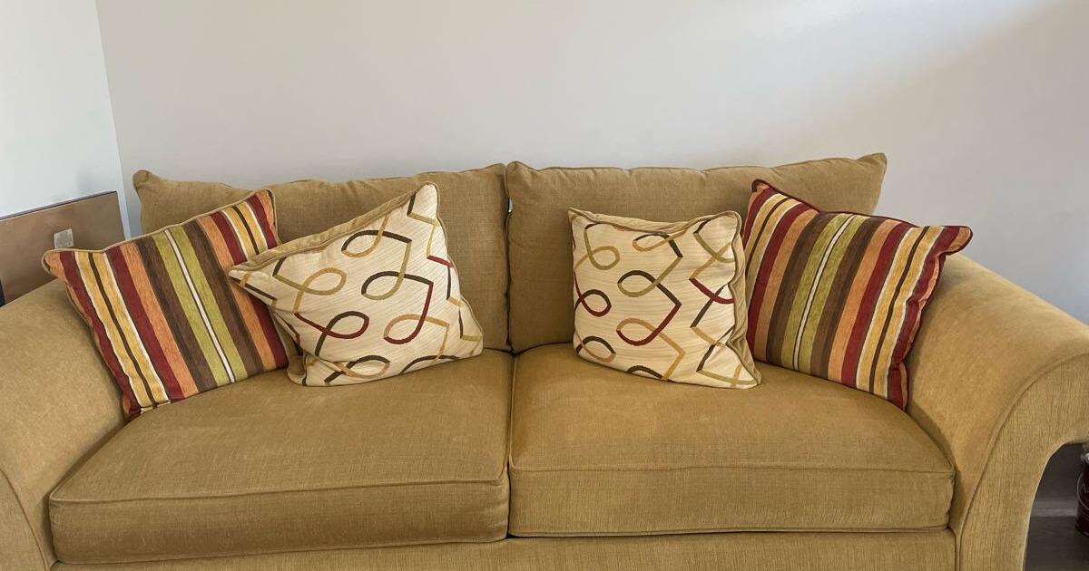 Sofa/ Couches for 150 in Miami, FL Finds — Nextdoor